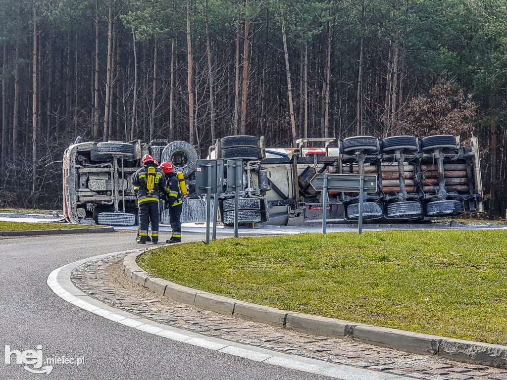 Wypadek cysterny na obwodnicy Mielca