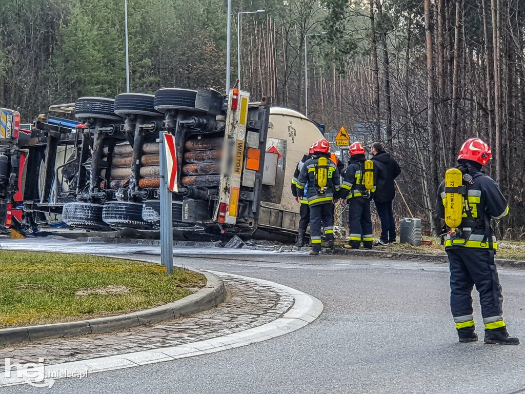 Wypadek cysterny na obwodnicy Mielca