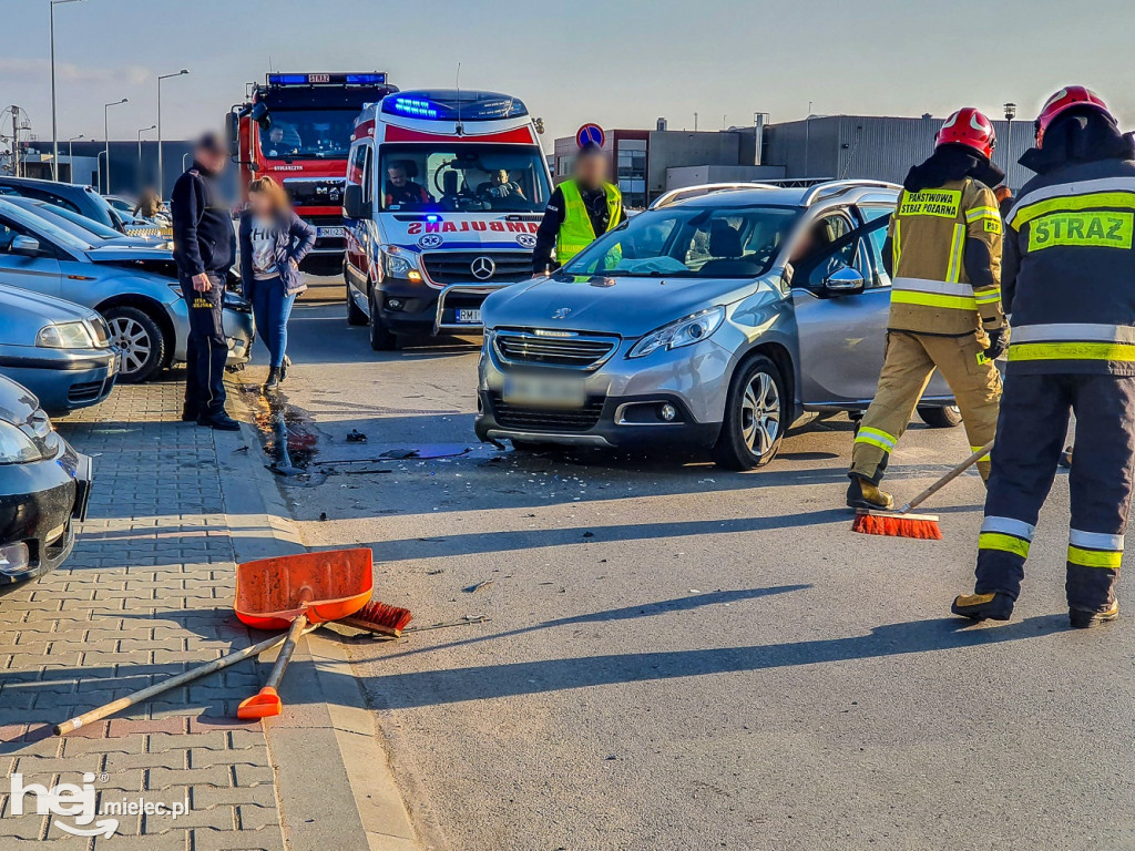 Zderzenie trzech pojazdów na Inwestorów