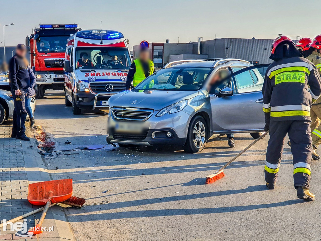 Zderzenie trzech pojazdów na Inwestorów