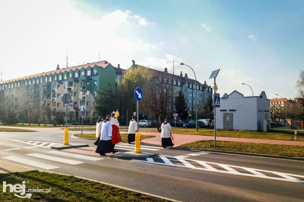 Koronawirus: procesja eucharystyczna na Smoczce