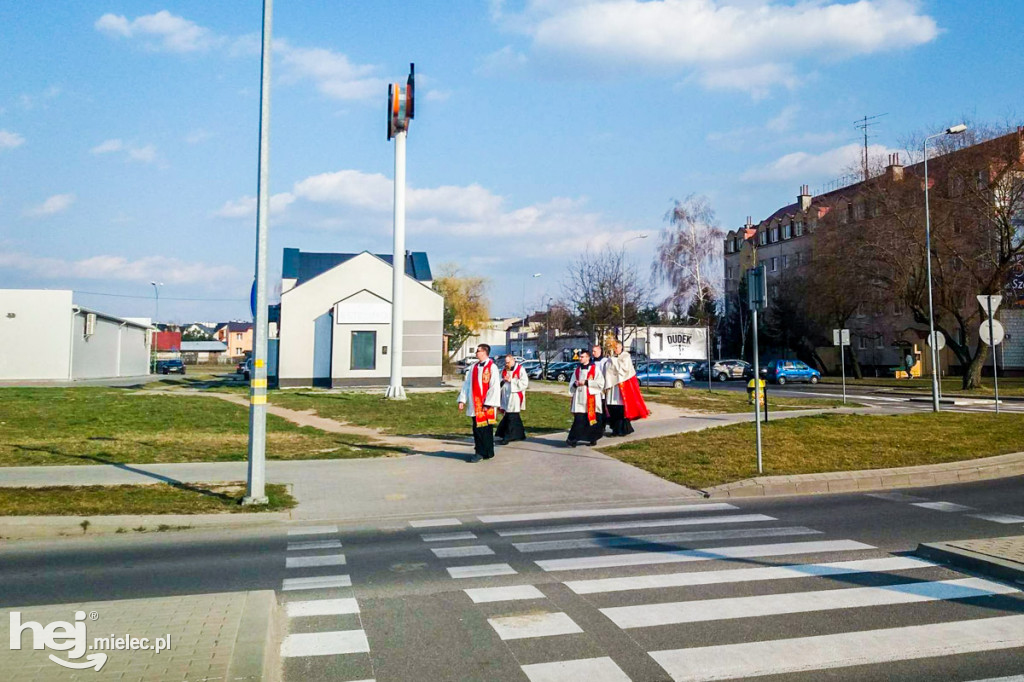Koronawirus: procesja eucharystyczna na Smoczce
