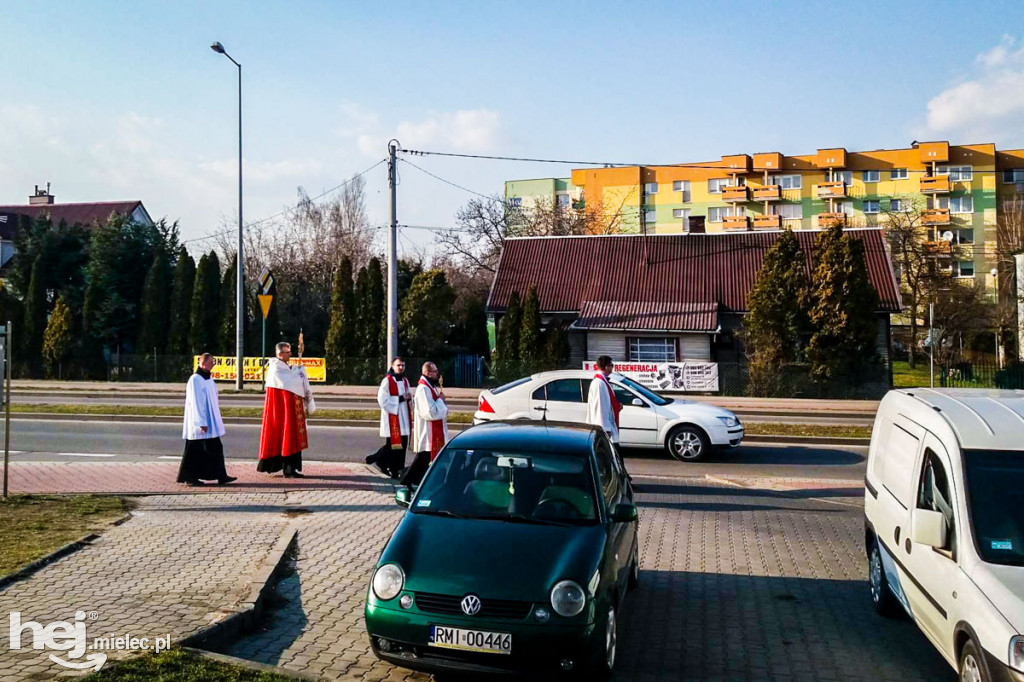 Koronawirus: procesja eucharystyczna na Smoczce