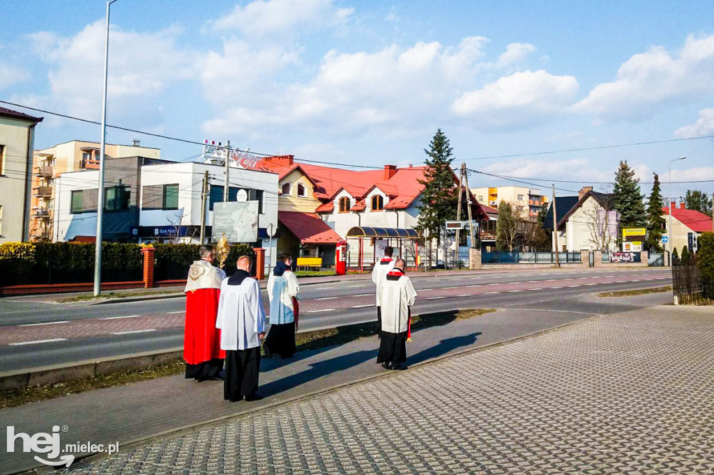 Koronawirus: procesja eucharystyczna na Smoczce