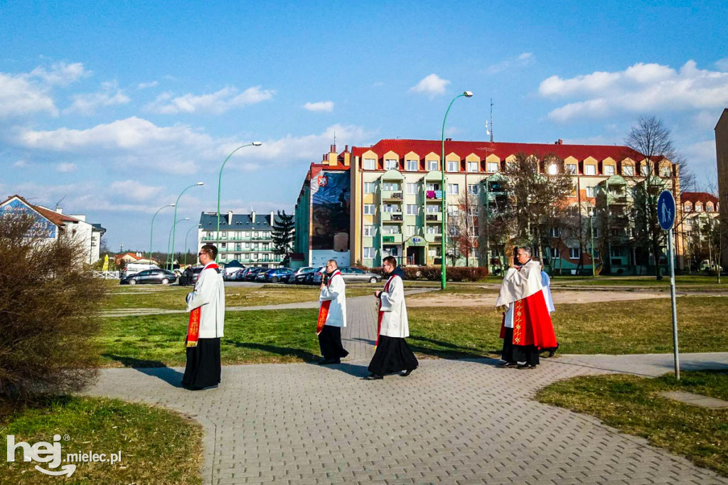 Koronawirus: procesja eucharystyczna na Smoczce