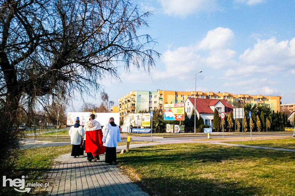 Koronawirus: procesja eucharystyczna na Smoczce