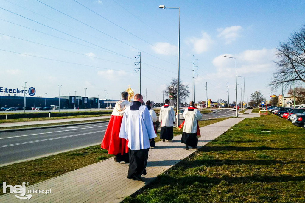 Koronawirus: procesja eucharystyczna na Smoczce