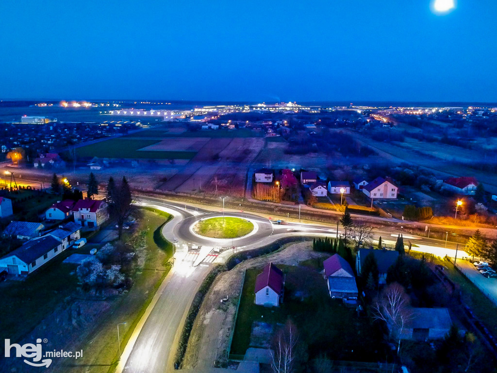 Testy oświetlenia na drodze dojazdowej do nowego mostu