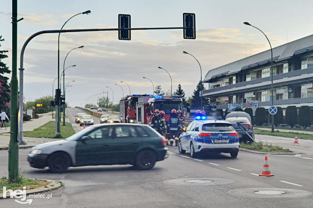 Zderzenie opla z citroenem pod Pasażem