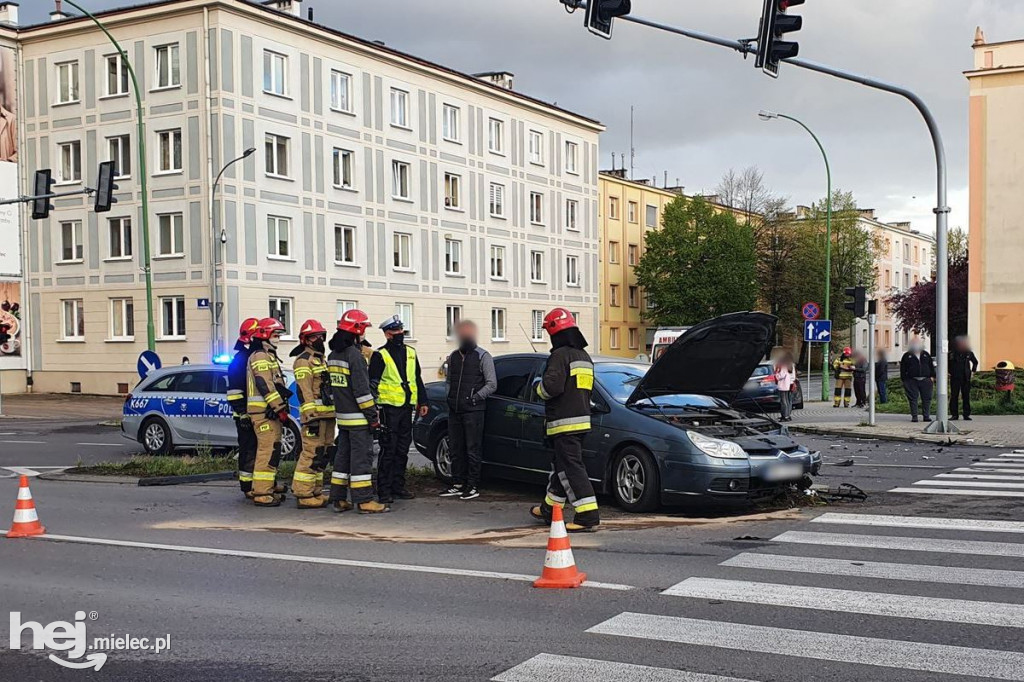 Zderzenie opla z citroenem pod Pasażem