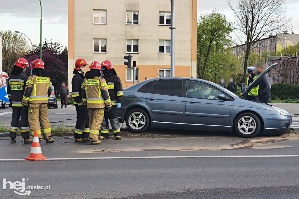 Zderzenie opla z citroenem pod Pasażem