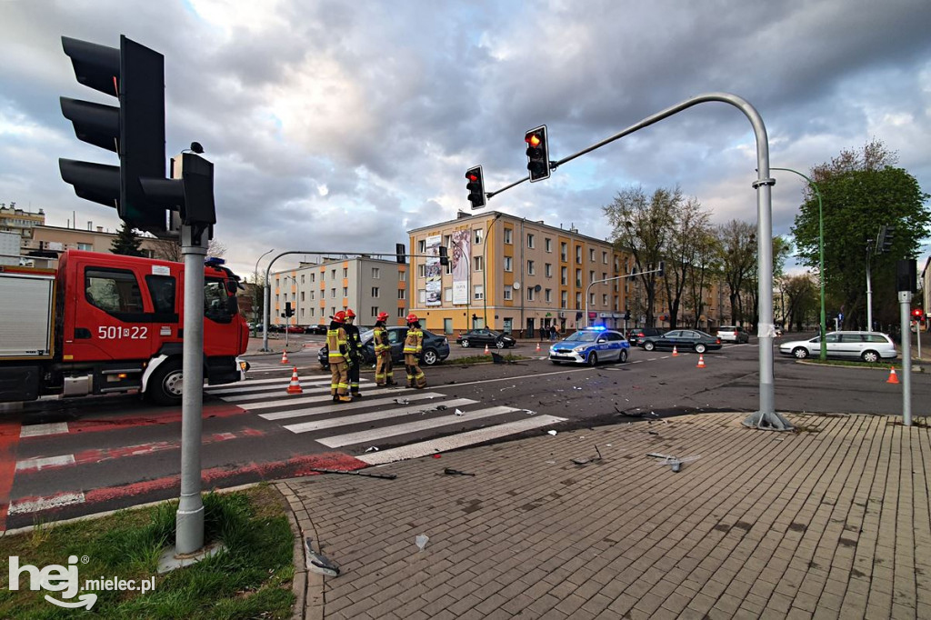 Zderzenie opla z citroenem pod Pasażem