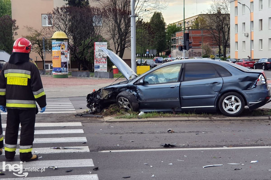 Zderzenie opla z citroenem pod Pasażem