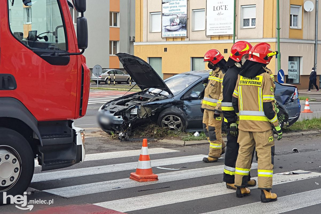 Zderzenie opla z citroenem pod Pasażem