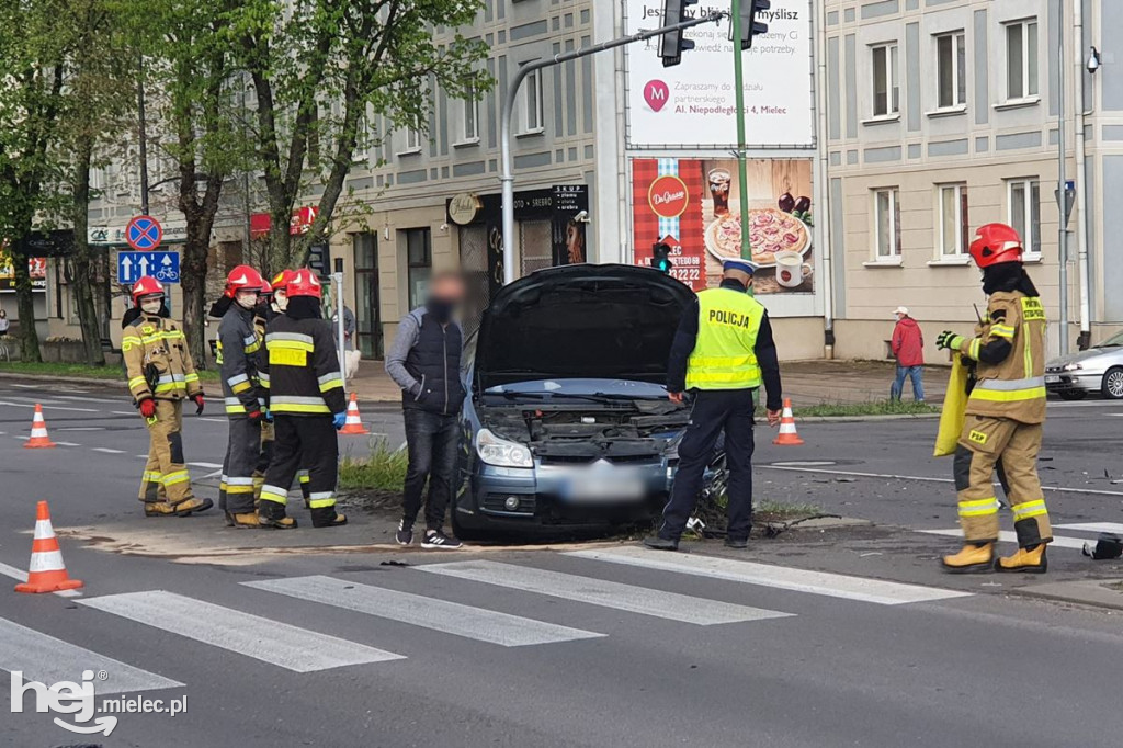 Zderzenie opla z citroenem pod Pasażem