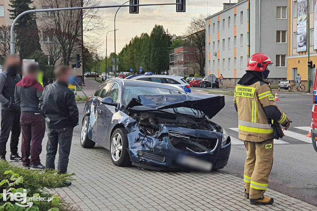 Zderzenie opla z citroenem pod Pasażem