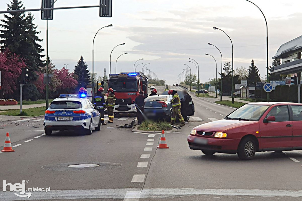 Zderzenie opla z citroenem pod Pasażem