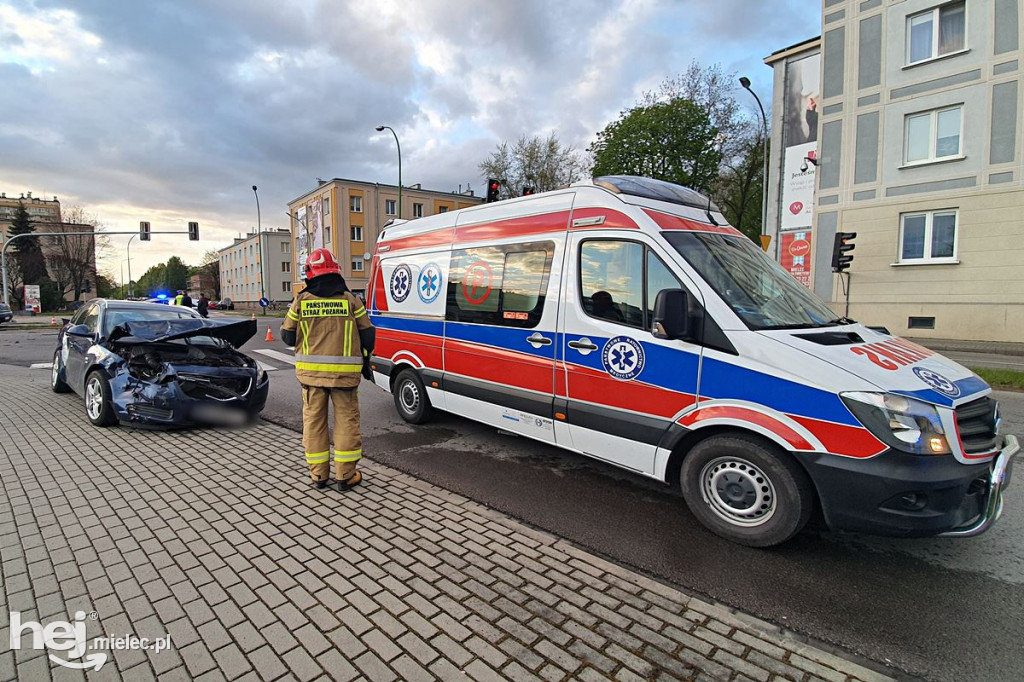 Zderzenie opla z citroenem pod Pasażem