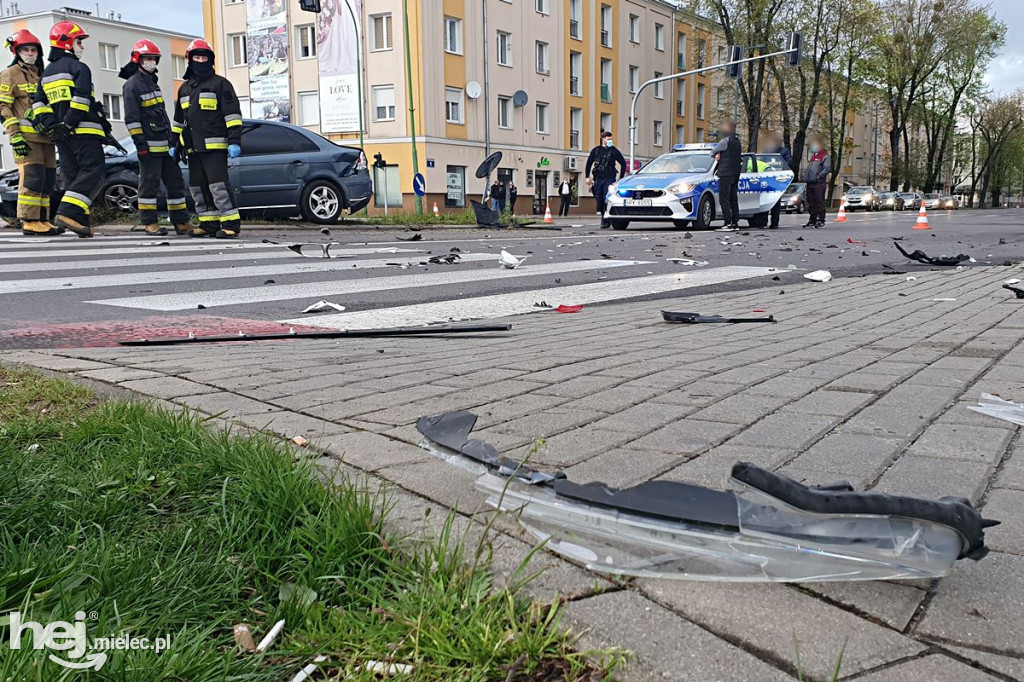 Zderzenie opla z citroenem pod Pasażem