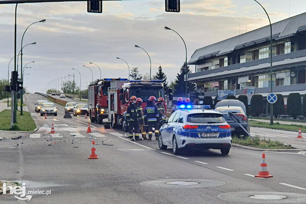 Zderzenie opla z citroenem pod Pasażem