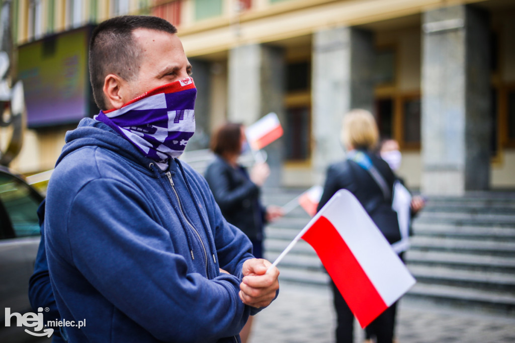 Dzień Flagi Rzeczypospolitej 2 maja 2020 w Mielcu