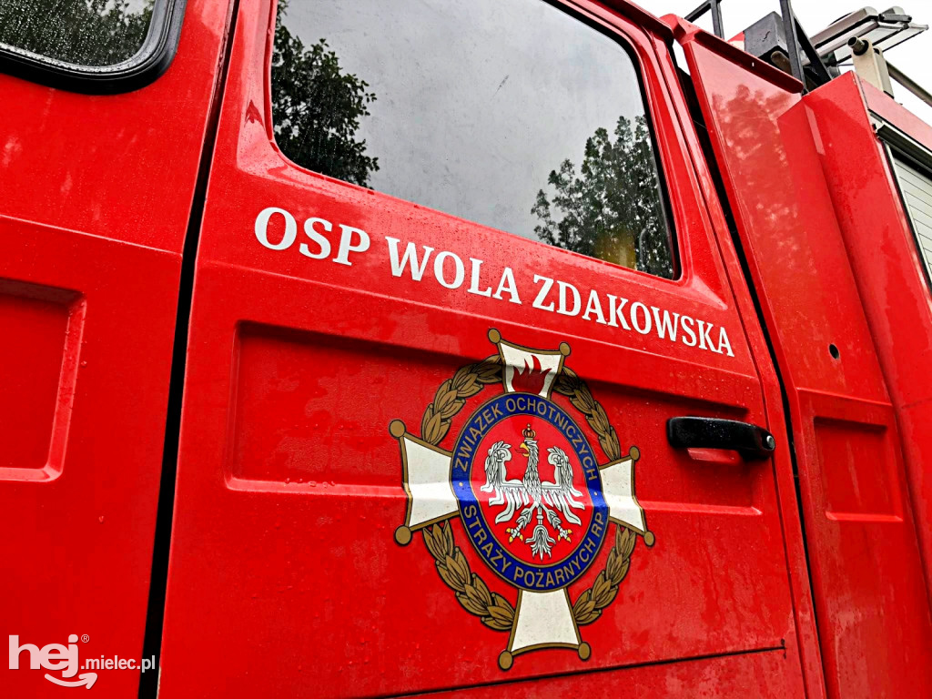 Przewrócony dostawczak w Ostrówku
