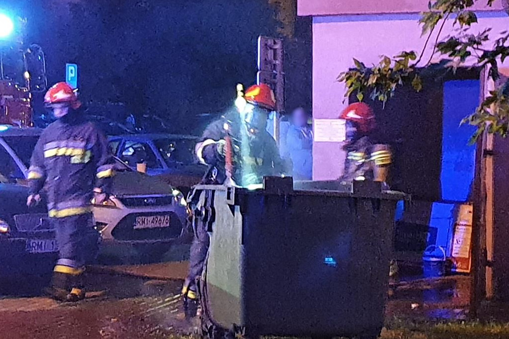 Pożar śmieci w wieżowcu przy Kossaka