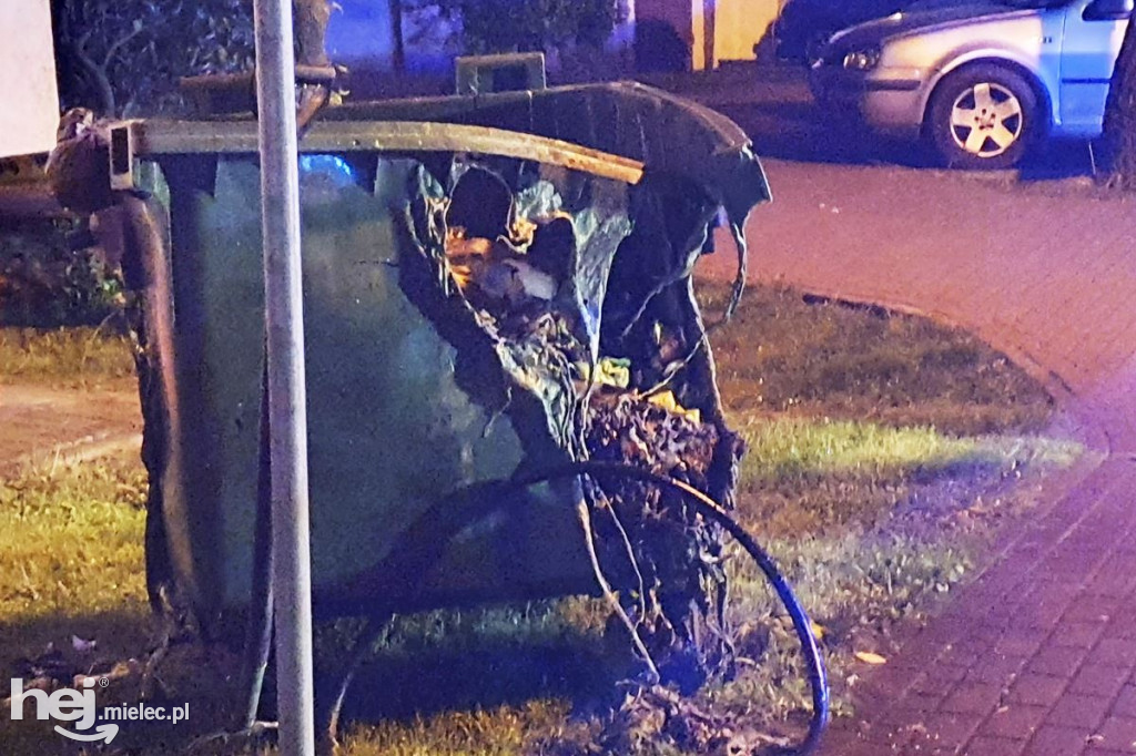 Pożar śmieci w wieżowcu przy Kossaka