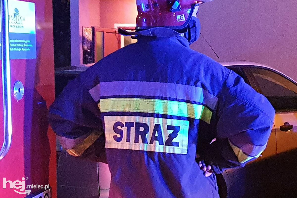 Pożar śmieci w wieżowcu przy Kossaka