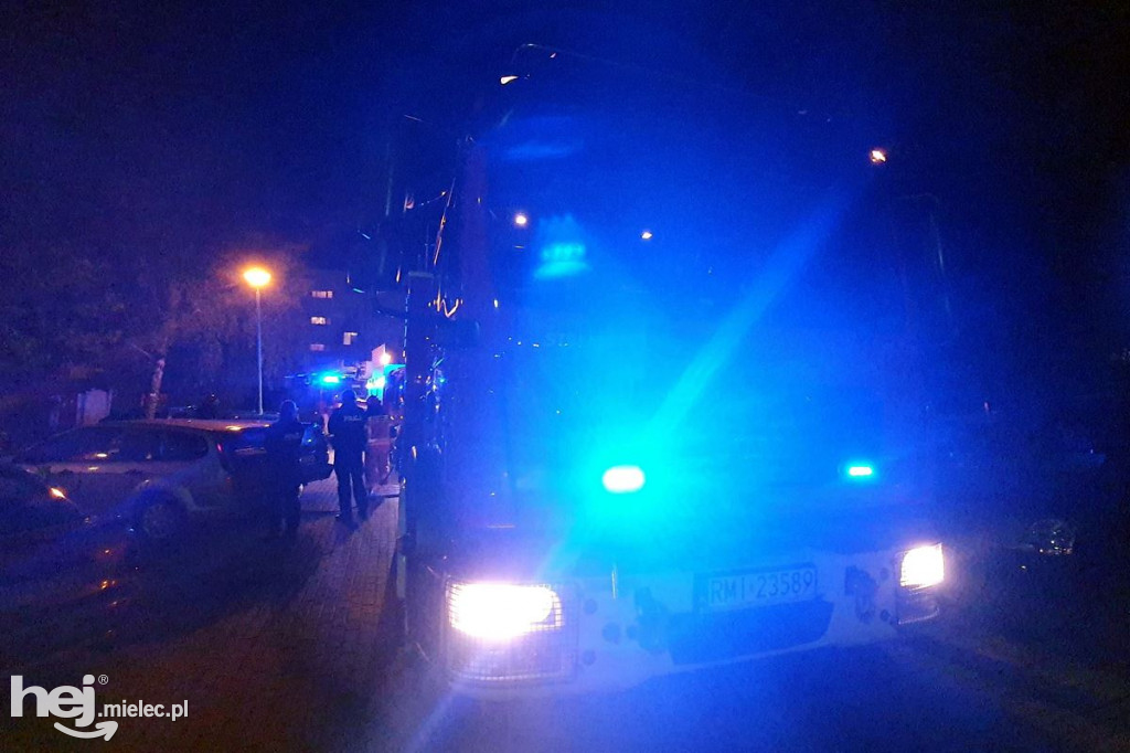 Pożar śmieci w wieżowcu przy Kossaka
