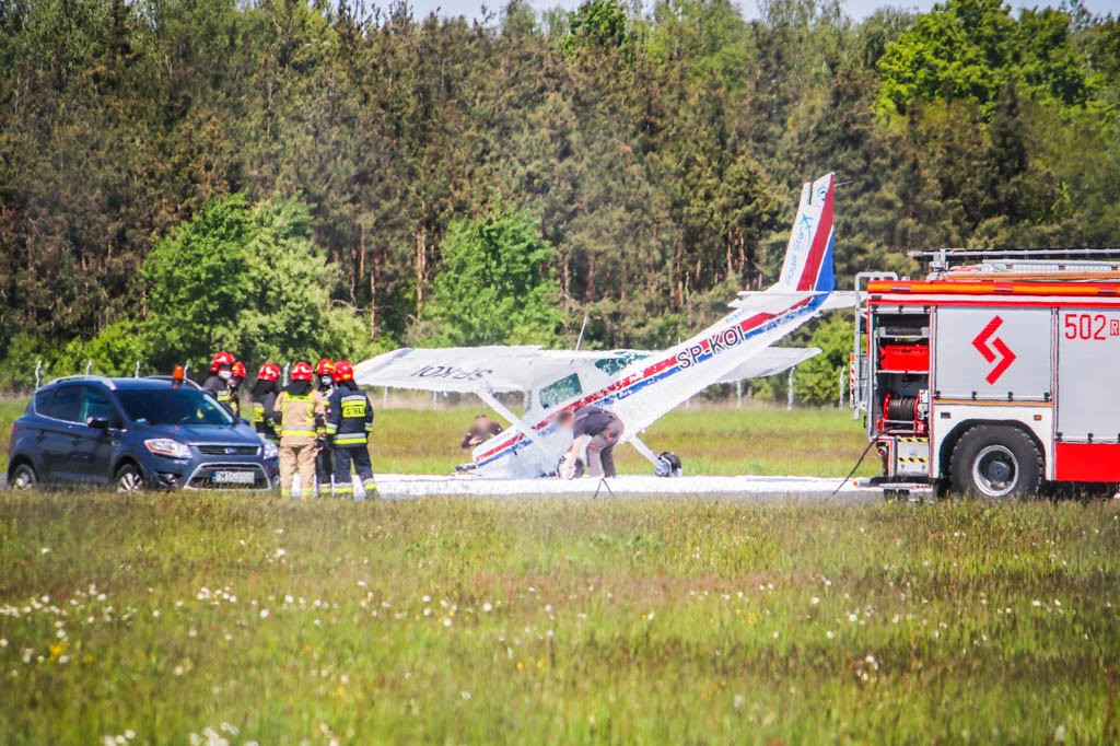 Wypadek cessny na lotnisku w Mielcu