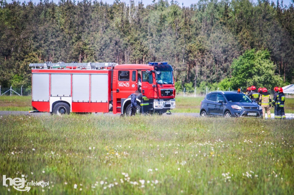 Wypadek cessny na lotnisku w Mielcu