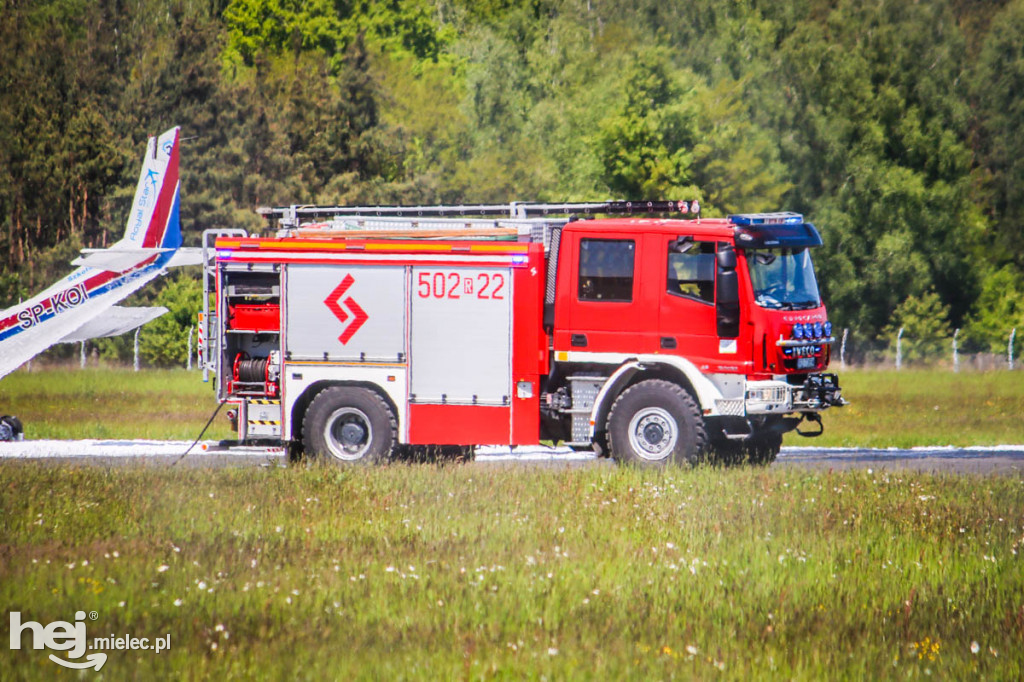 Wypadek cessny na lotnisku w Mielcu
