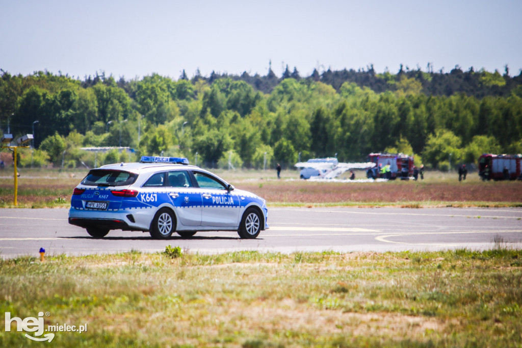 Wypadek cessny na lotnisku w Mielcu