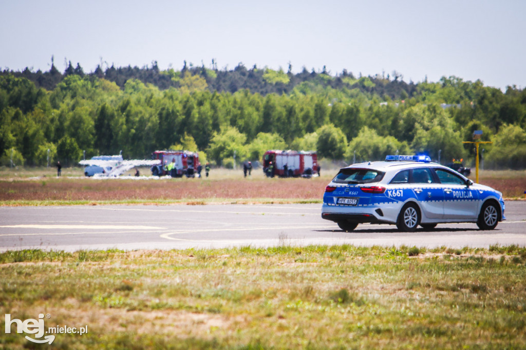 Wypadek cessny na lotnisku w Mielcu