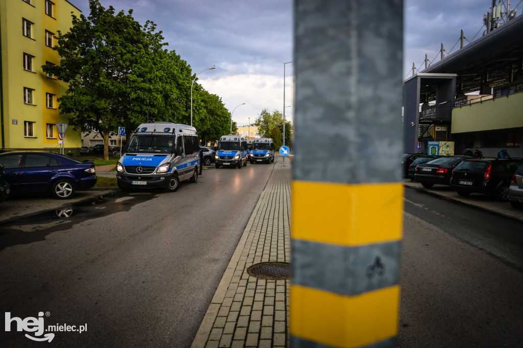 Tuż przed Lechem: kibice wsparli FKS Stal Mielec