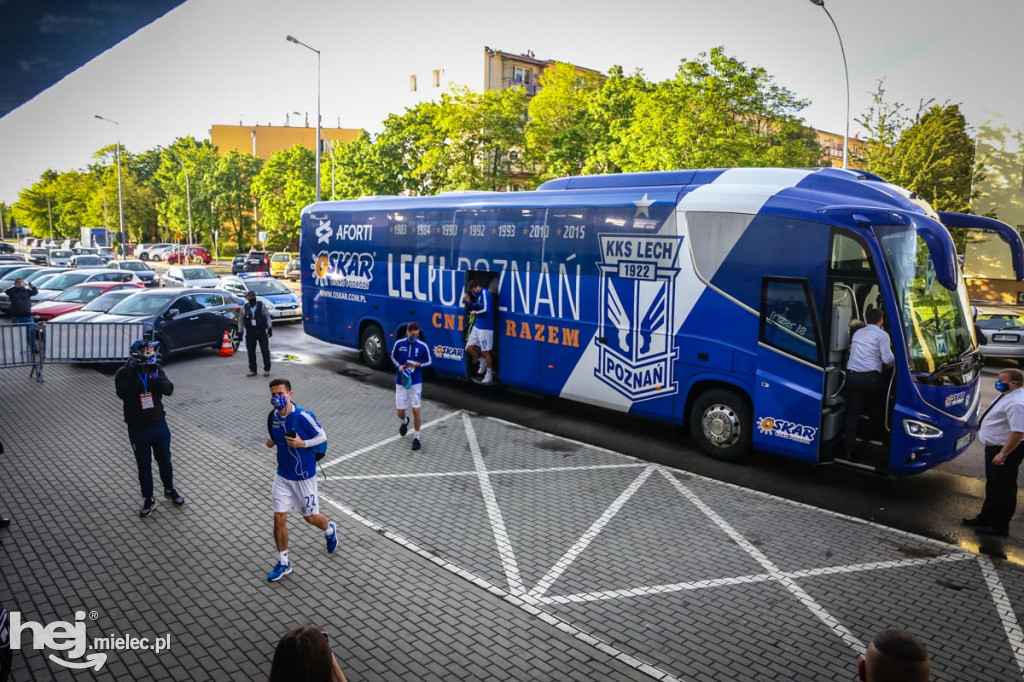 Tuż przed Lechem: kibice wsparli FKS Stal Mielec