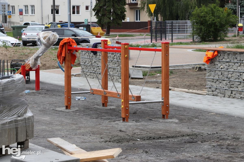 Pierwsze urządzenia montowane w parku sensorycznym