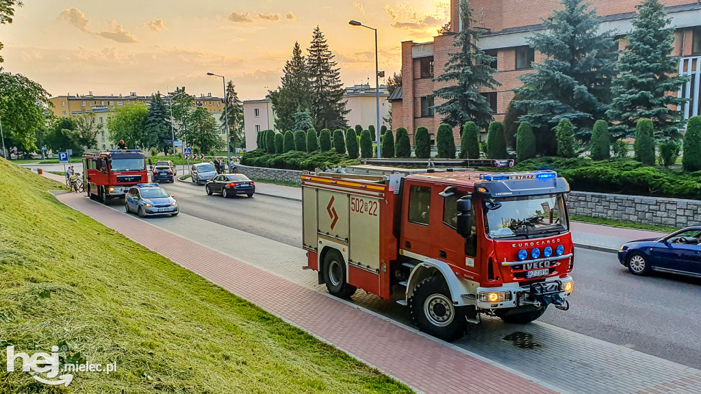 Rowerzysta wpadł pod osobówkę