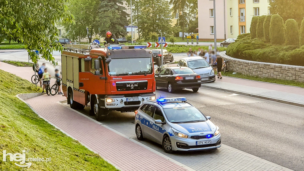 Rowerzysta wpadł pod osobówkę