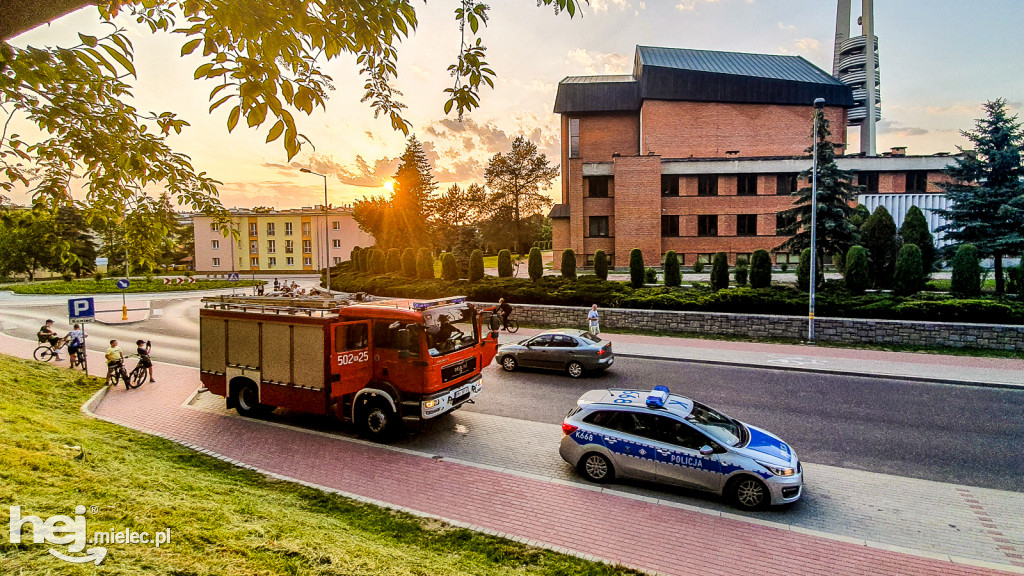 Rowerzysta wpadł pod osobówkę