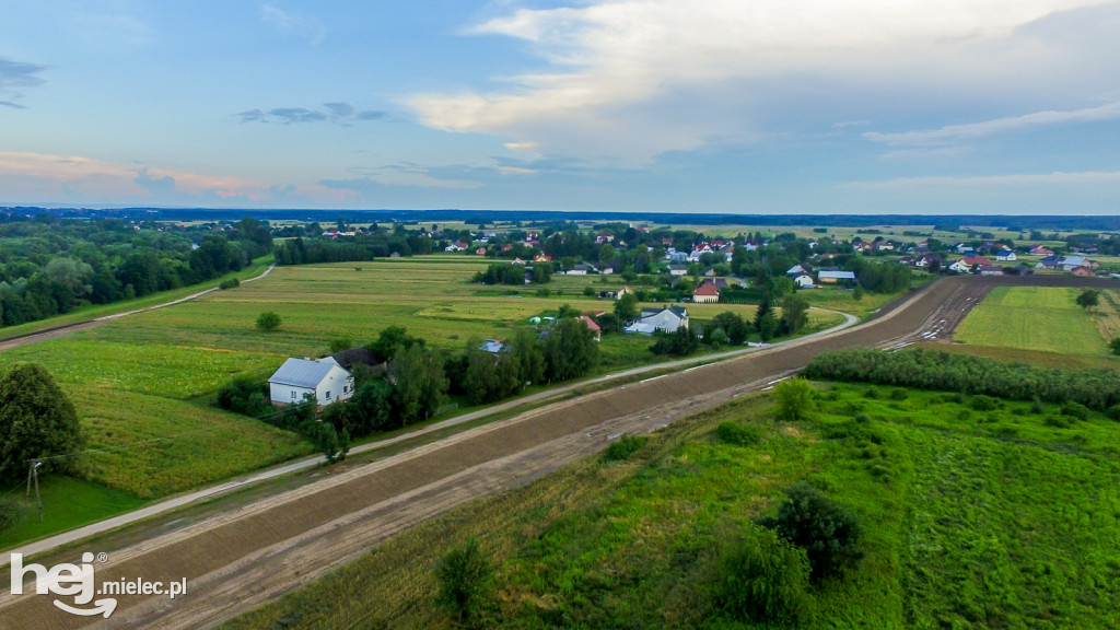 Nowe wały przy Wisłoce w Kiełkowie i Rzochowie [DRON]