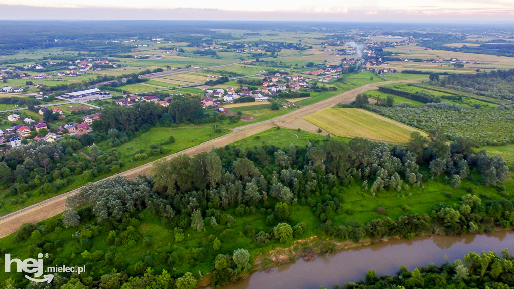 Nowe wały przy Wisłoce w Kiełkowie i Rzochowie [DRON]