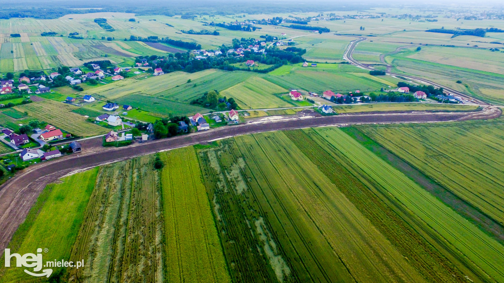 Nowe wały przy Wisłoce w Kiełkowie i Rzochowie [DRON]