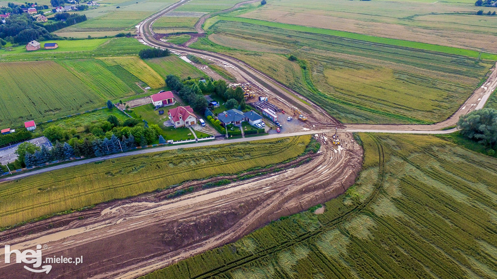 Nowe wały przy Wisłoce w Kiełkowie i Rzochowie [DRON]