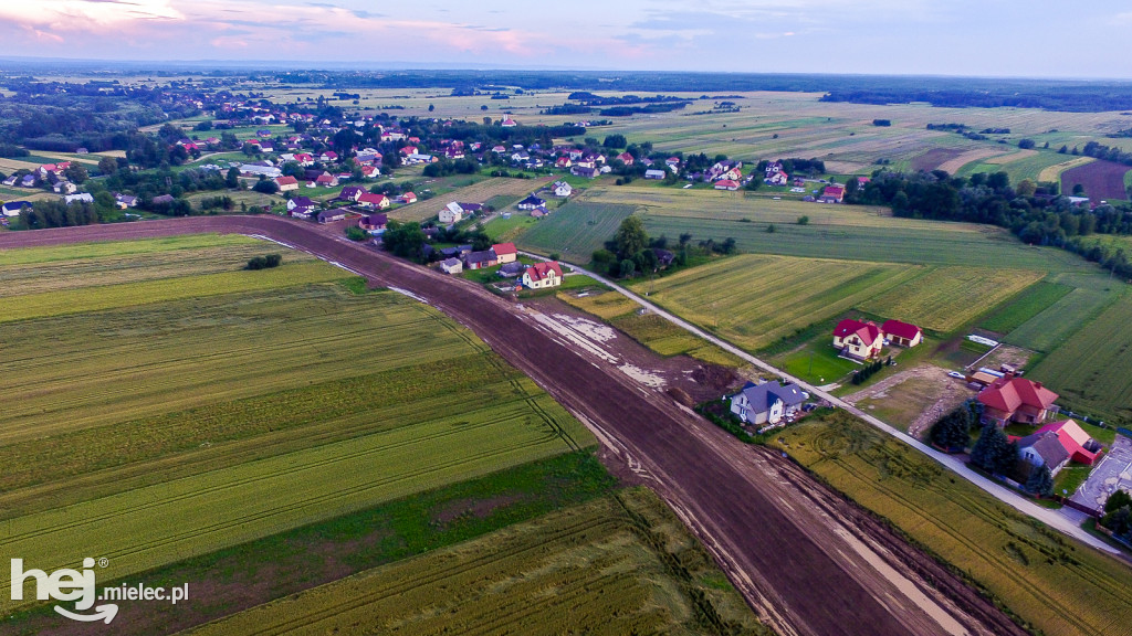 Nowe wały przy Wisłoce w Kiełkowie i Rzochowie [DRON]