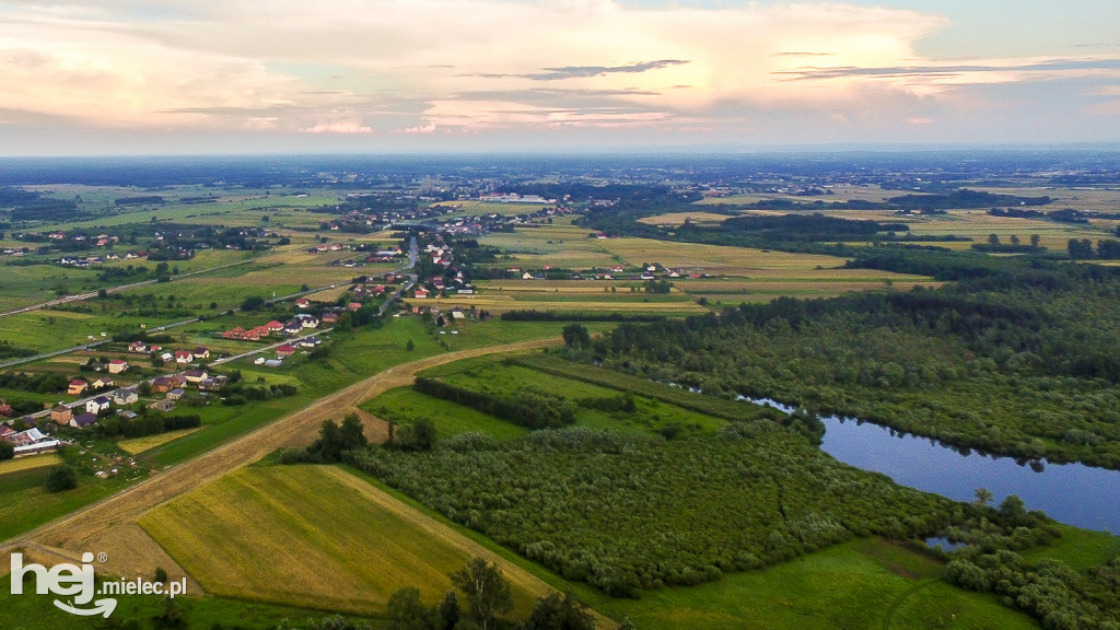 Nowe wały przy Wisłoce w Kiełkowie i Rzochowie [DRON]