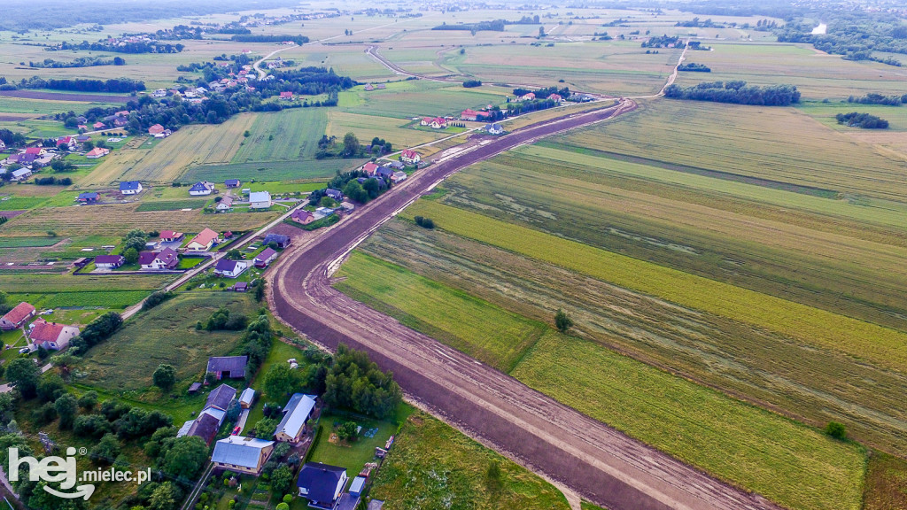 Nowe wały przy Wisłoce w Kiełkowie i Rzochowie [DRON]