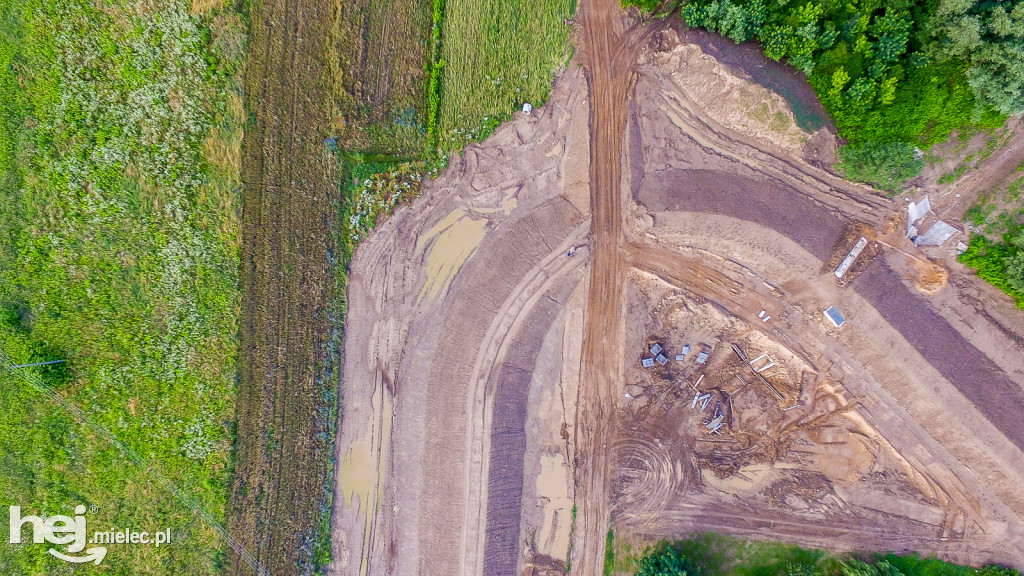 Nowe wały przy Wisłoce w Kiełkowie i Rzochowie [DRON]