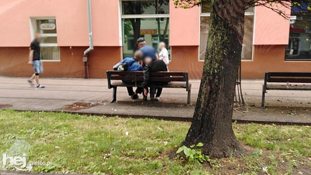 Alkoholowy problem w centrum Mielca